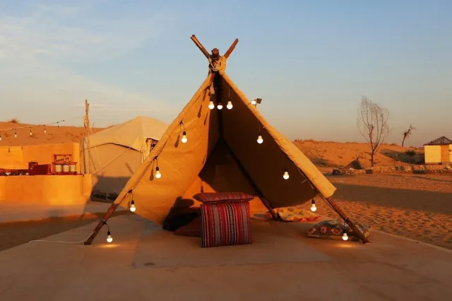 عشا بدوي مع عرض التنورة والنار